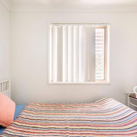 Room With Separate Bath In Shared Homestay Редклиф Екстериор снимка