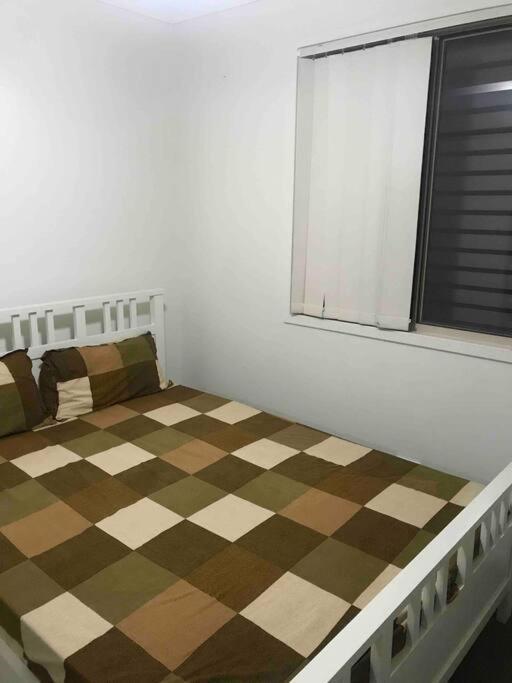 Room With Separate Bath In Shared Homestay Редклиф Екстериор снимка