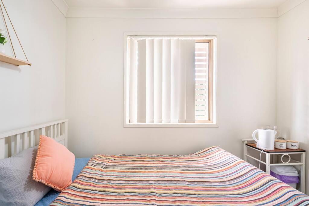 Room With Separate Bath In Shared Homestay Редклиф Екстериор снимка