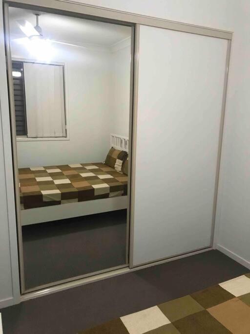 Room With Separate Bath In Shared Homestay Редклиф Екстериор снимка